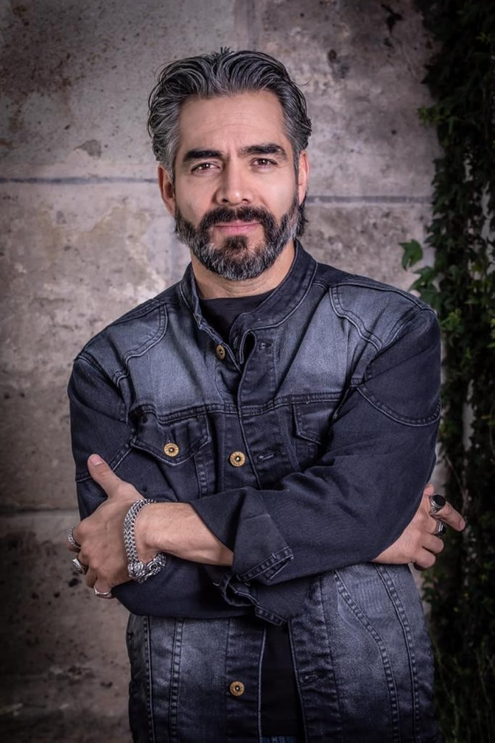 Omar Chaparro Biography IMDb(08)