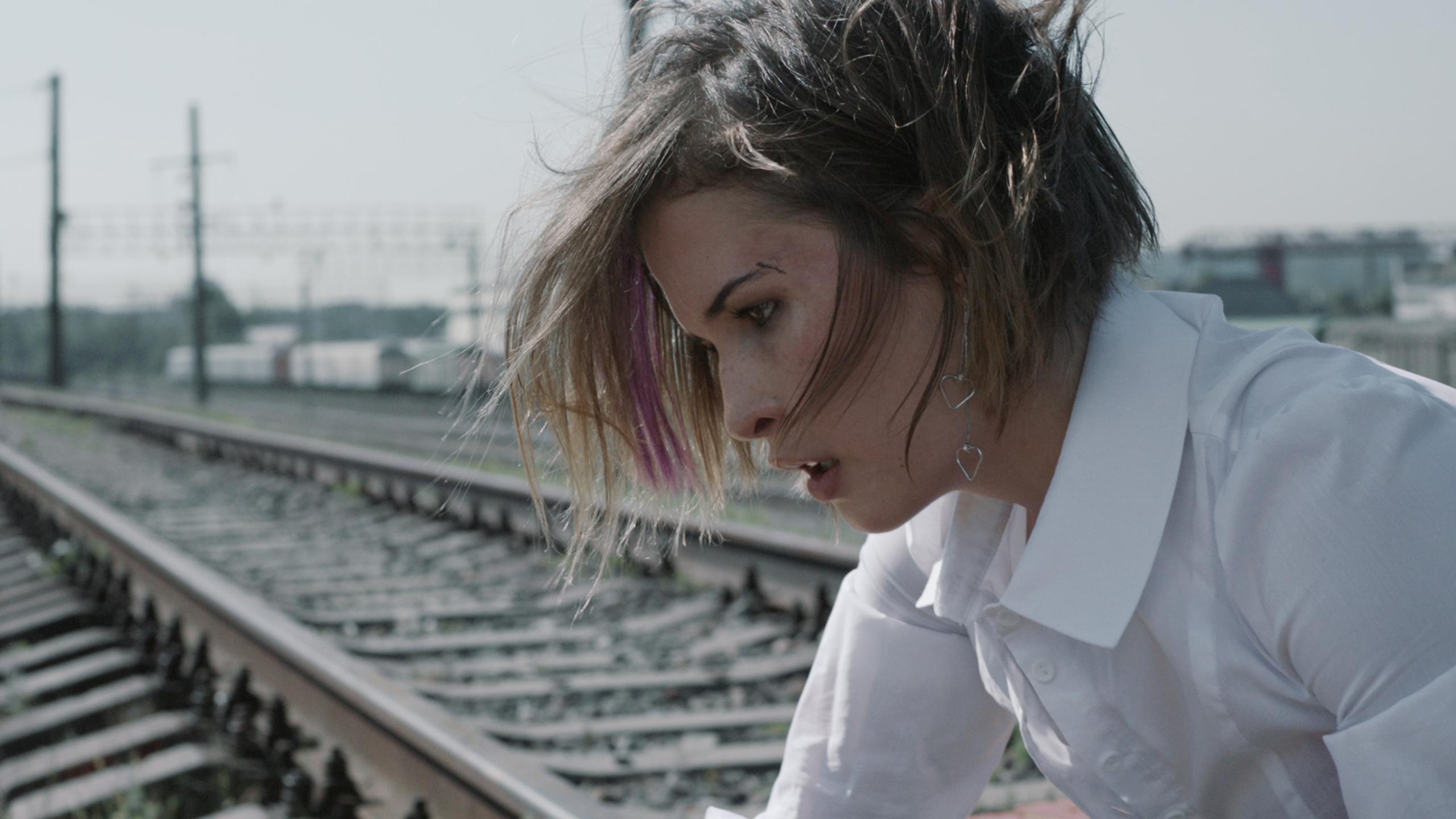 Politsiya serialidagi yalangoch aktrisa