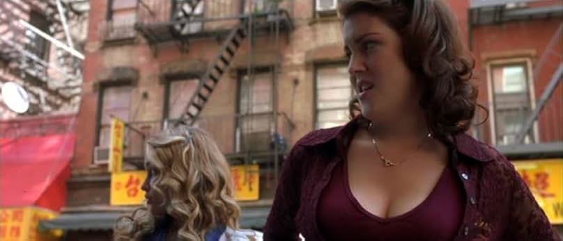 Melanie Lynskey and Piper Perabo in Coyote Ugly (2000)