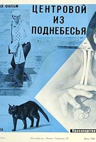 Qiz eshagida taroq bilan onanizm qiladi. Xizmatkorning kokraklari