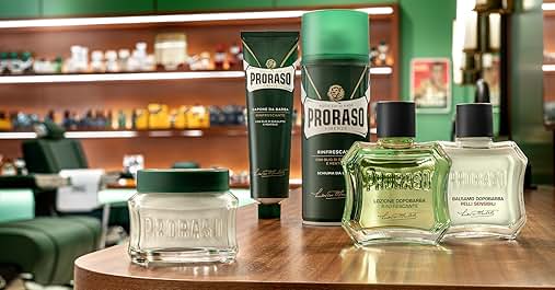 una selección de productos sobre una mesa de madera