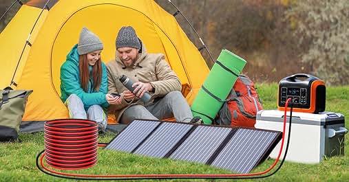 installé près d'une tente de camping jaune, avec rallonge rouge et centrale électrique pour la recharge en extérieur.