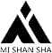 Diseño de logotipo geométrico negro con formas triangulares dispuestas para formar picos parecidos a montañas con el texto «MI SHAN SHA» en la parte inferior.