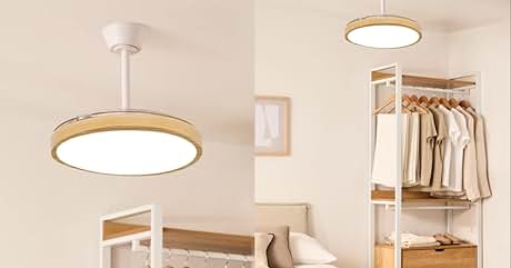 Interior de dormitorio con lámparas de techo circulares. Armario abierto blanco y madera con ropa. Diseño minimalista con paleta de colores neutros. Vista parcial del armazón de la cama visible.