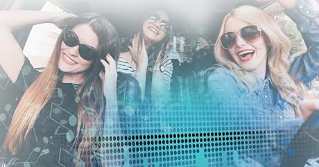 Gruppe junger Frauen mit Sonnenbrille, die lachen und sich amüsieren, mit blauem digitalen Punktmuster-Overlay-Effekt im unteren Teil des Bildes