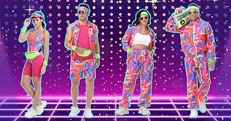 Le texte se lit comme suit : « Image 1 ». Quatre personnes dans des tenues fluo éclatantes de style années 80 sur fond violet illuminé. Les vêtements présentent des motifs audacieux, des lunettes de soleil et des accessoires tels que des sacs banane et une boombox