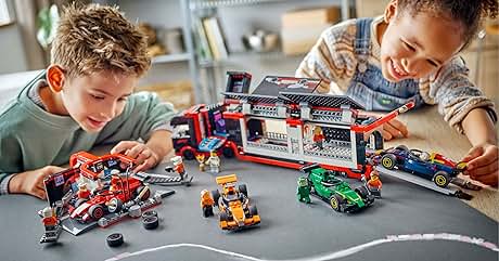 ladrillos de lego sobre una mesa