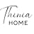Logotipo circular blanco sobre fondo negro, con el texto cursivo «Thinia» sobre las letras mayúsculas «HOME»