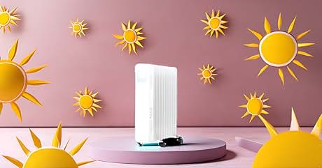 Dispositivo cilíndrico blanco sobre plataforma rosa, rodeado de decoraciones amarillas en forma de sol. Probablemente un purificador de aire o un altavoz inteligente en la fotografía estilizada