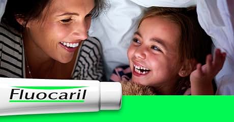 sobre fondo verde brillante. Arriba, dos caras sonrientes visibles bajo una tela blanca, posiblemente ilustrando