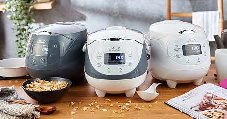 trois petits purificateurs d'air sur une table