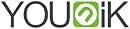 Diseño de logotipo con el texto «YOUOIK» en letras de color gris oscuro con un icono circular verde que contiene una flecha integrada en la