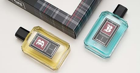 una caja de tres frascos de perfume