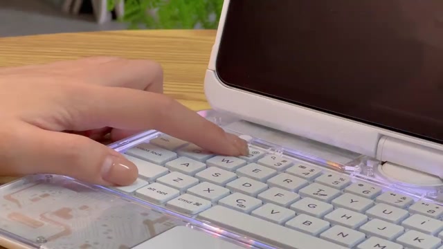 【使用少 テカリなし】iPad Pro 11インチ マジックキーボード 人気の白 11インチiPad Pro（M4）用Magic Keyboard - 英語（UK