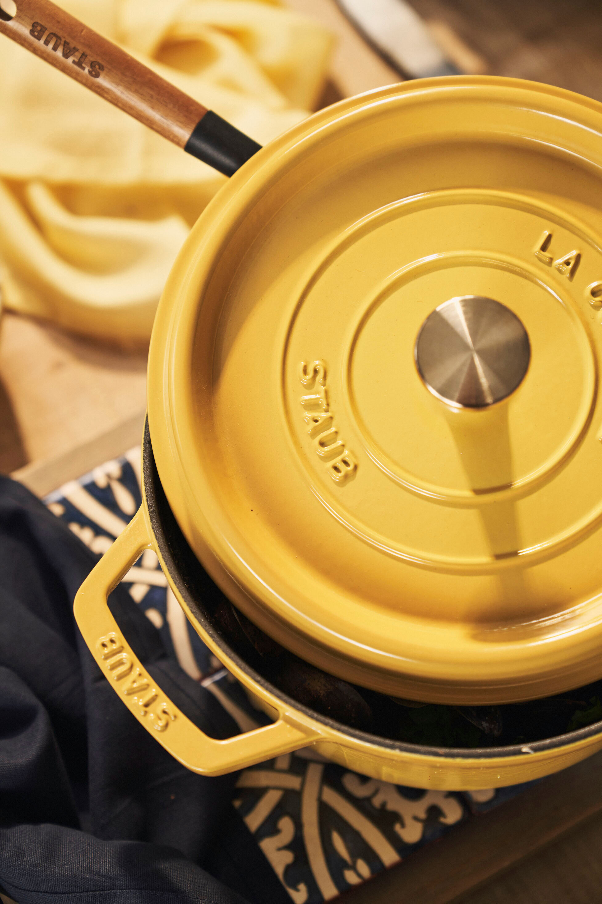 ミッキー　STAUB ココット ラウンド　シトロン18cm ピコ・ココットラウンド シトロン | 商品詳細 | 高島屋