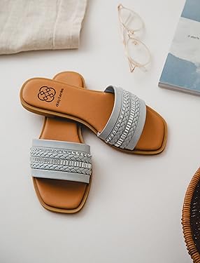 u*0様 新品未使用　Daisy Fuentes サンダル　フラットシューズ　ト Amazon.com: Daisy Fuentes: Sandals
