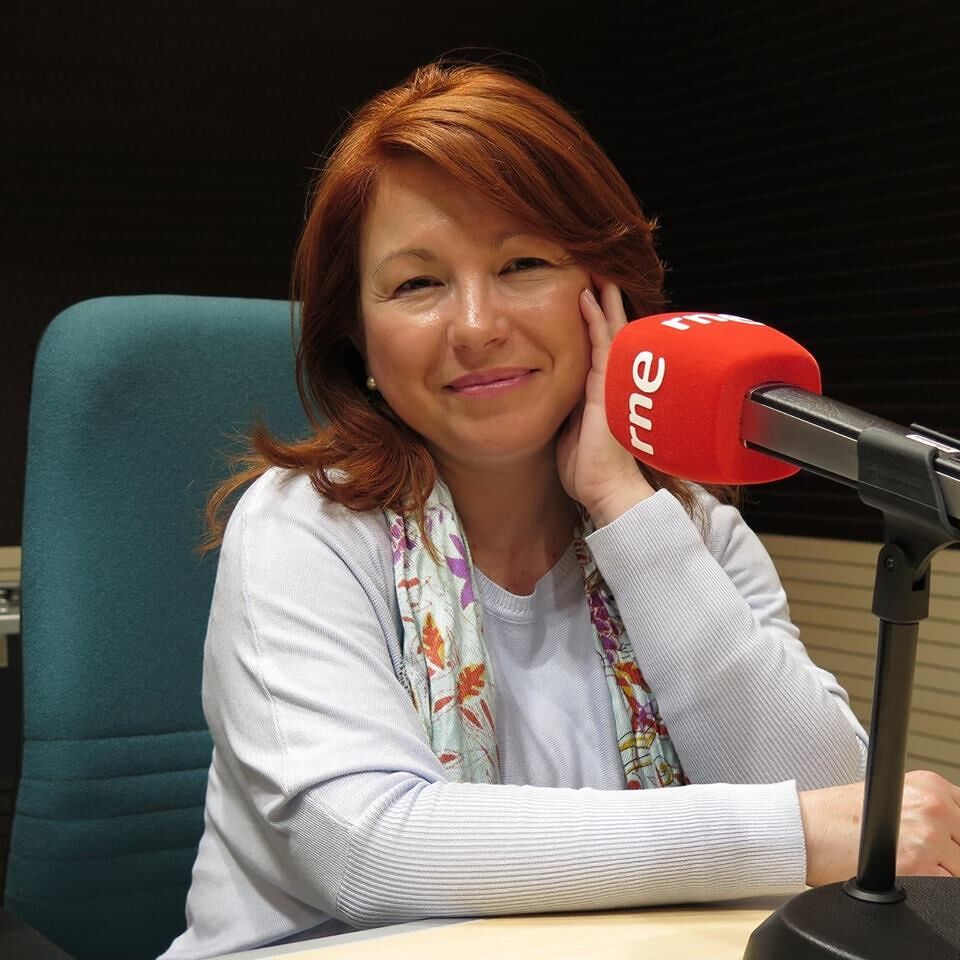 DOLORES GARCÍA RUIZ books, biography, latest update