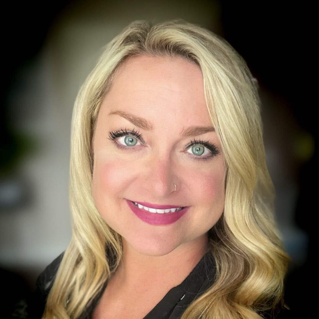 Renea Skelton books, biography, latest update