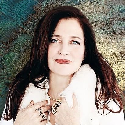 洋書 Wild Jewelry by Sarah Drew Zero-waste silver pendant with beach-plastic - sarah drew