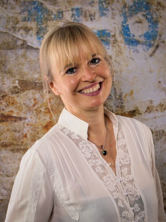 Amazon.de Nora Gold books, biography, latest update