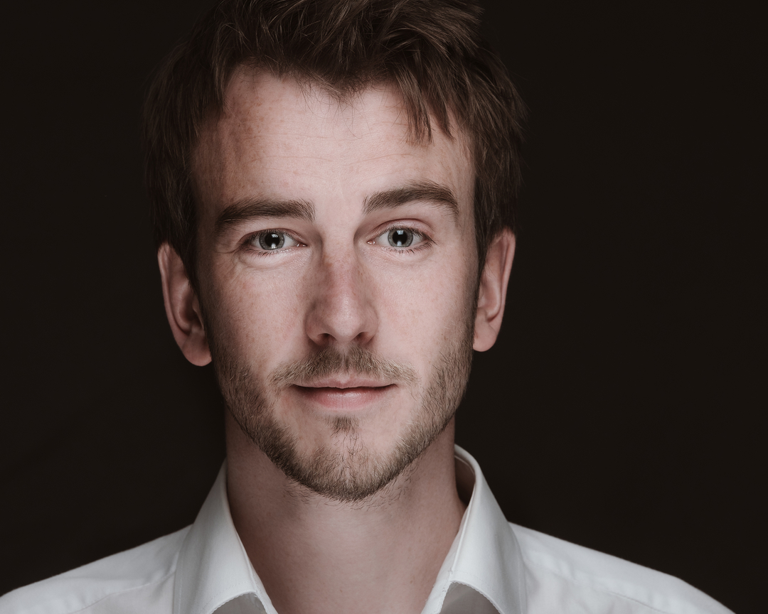 Amazon.ca Paul Hawkins books, biography, latest update