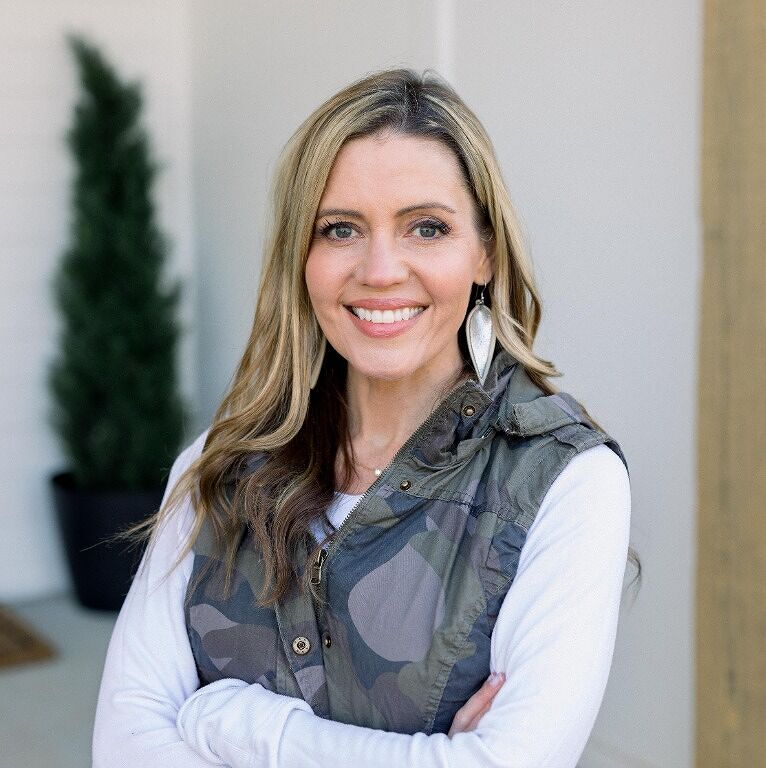 Kim Holderness books, biography, latest update