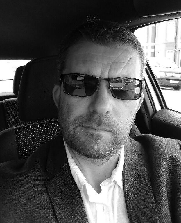 Amazon.de James Quinn books, biography, latest update