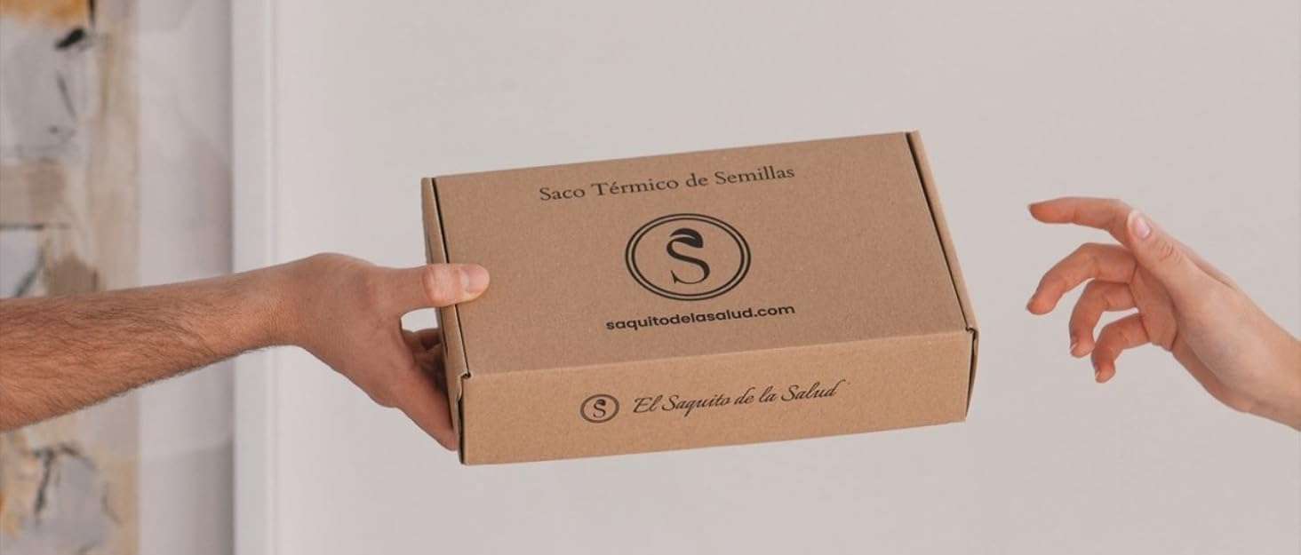Un saquito de semillas siendo regalado