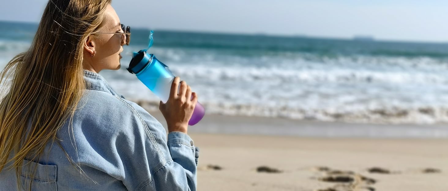 Bouteilles d&#39;eau avec paille