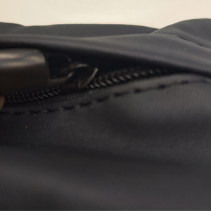 Hidden zipper, the zipper closes smoothly without jamming!
