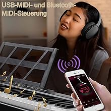 Persoon met een koptelefoon in de buurt van een pianotoetsenbord. Illustreert de USB-MIDI- en Bluetooth-MIDI-bediening, met een smartphone die de interface van de muziek-app toont