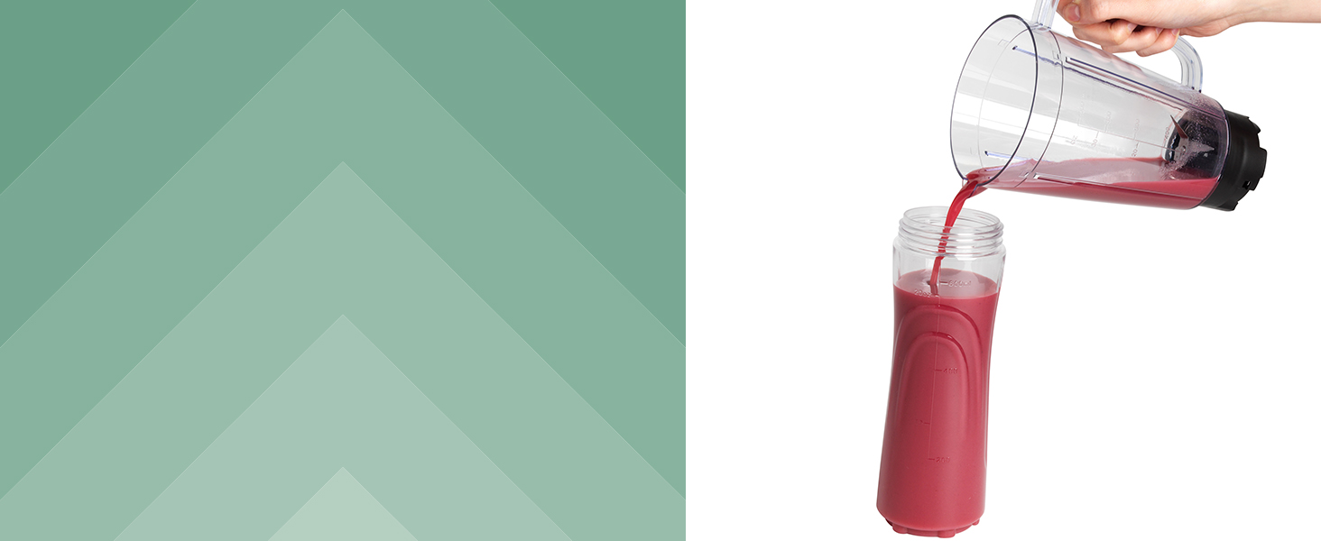 smoothie maker pouring into bottle