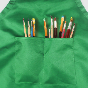 Large pockets,children can put paintbrushes or baking tools in their pockets