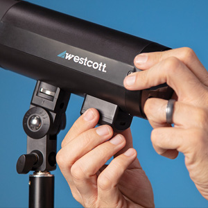 westcott fj200 strobe long lasting batteryLong-Lasting Battery & Designed for Safety