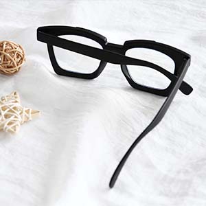 Blue light blocking reading glasses