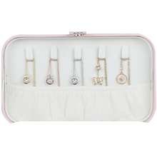 Necklace organizer