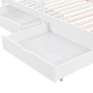 Weißes Bettgestell aus Holz mit Lattenrost. Es zeichnet sich durch klare Linien, minimalistisches Design und eine ausziehbare Schublade darunter aus. Matratze nicht