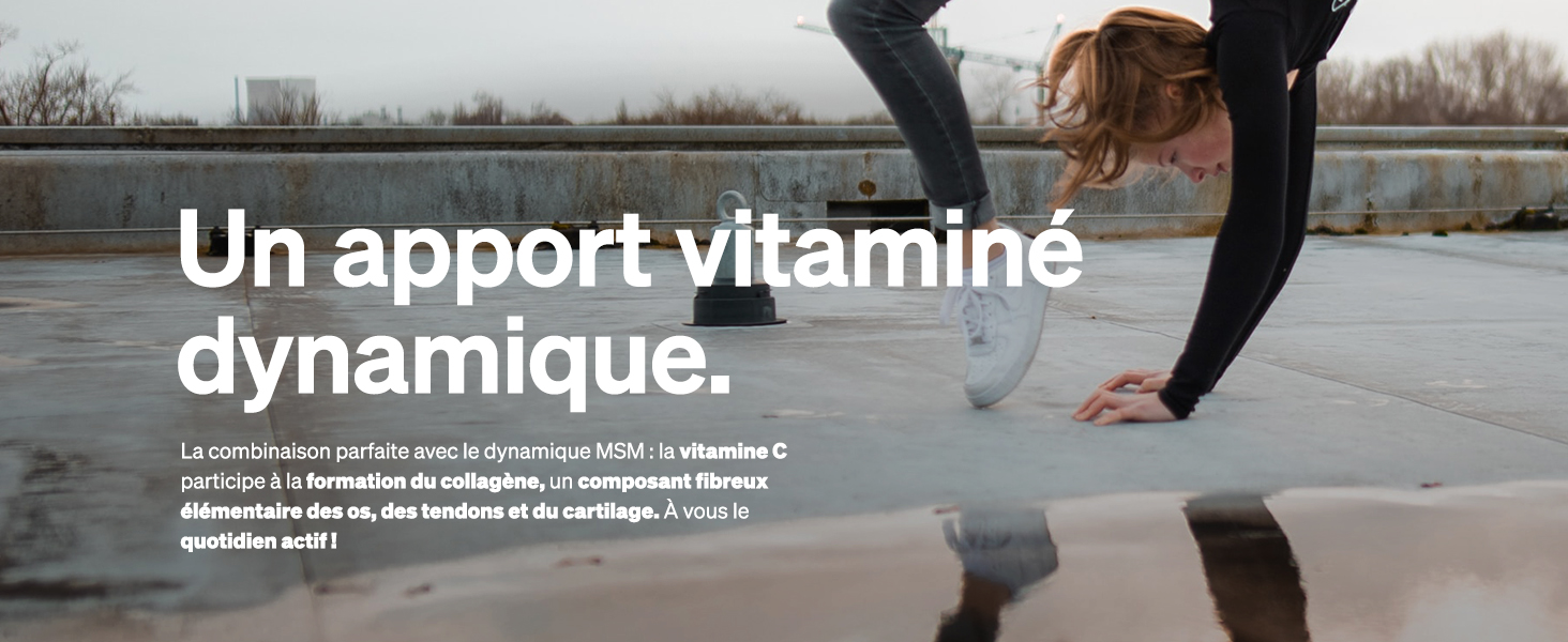 Gros plan des jambes et des pieds d'une personne portant des chaussures de sport, positionnée en position de course sur une surface extérieure