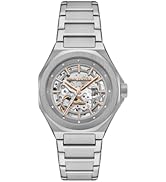 Vistas múltiples de un reloj de metal plateado con un diseño de esfera esquelética que muestra los ángulos frontal, posterior y lateral del reloj.