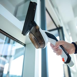 Yard Force Akku-Fenstersauger LW V28 mit 4V / 4,0 Ah Akku, 80 ml Schmutzwassertank