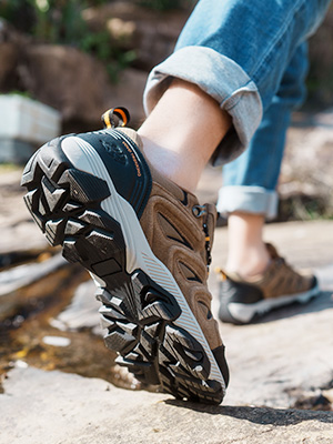 men hiking shoes