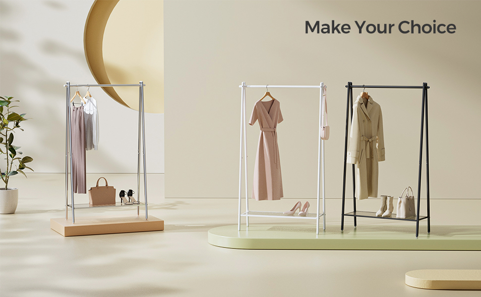 Három ruhaállvány ruhákkal és kiegészítőkkel. Fehér, fekete és fa keretek mutatják a különböző stílusokat, alattuk cipők és kézitáskák láthatók.
