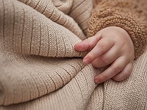 huxie knitted baby blanket with baby