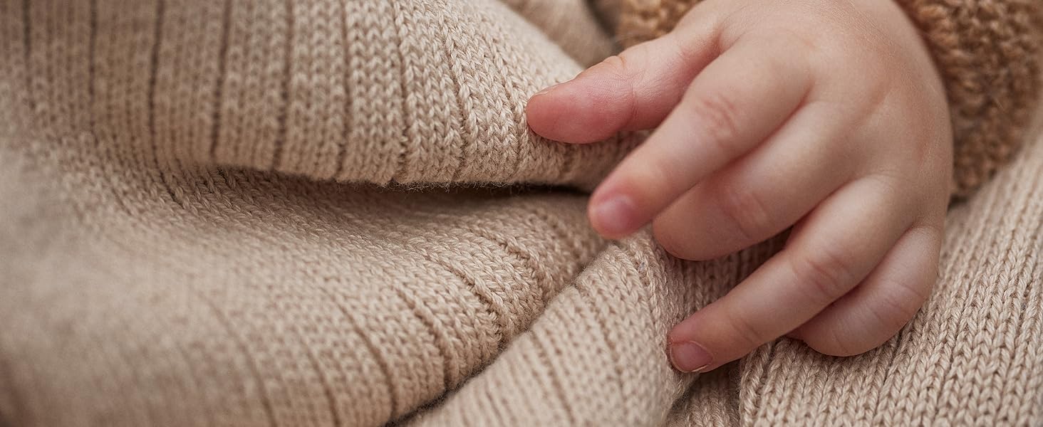 huxie knitted baby blanket with baby