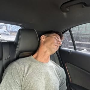 Monsieur inconfortable voiture