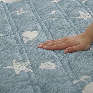 【色: ブルー】イケヒコ・コーポレーション ラグ カーペット ペイズリー マルチ Amazon｜イケヒコ ラグ カーペット ひんやり 洗える ブルー 冷感