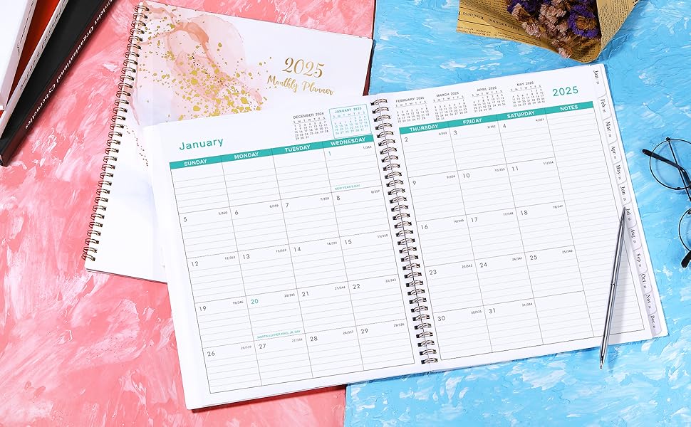 monthly calendar 2025