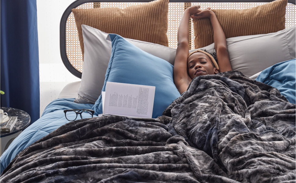 Bedsure Faux Fur King Size Blanket for Bed Purple Fuzzy