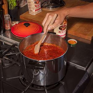 cooking tomato sauce