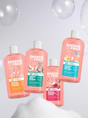 Expositor de frascos de cosméticos o productos para el cuidado de la piel en colores rosa coral y turquesa sobre fondo blanco con superficie reflectante. Se muestran varios envases de productos.